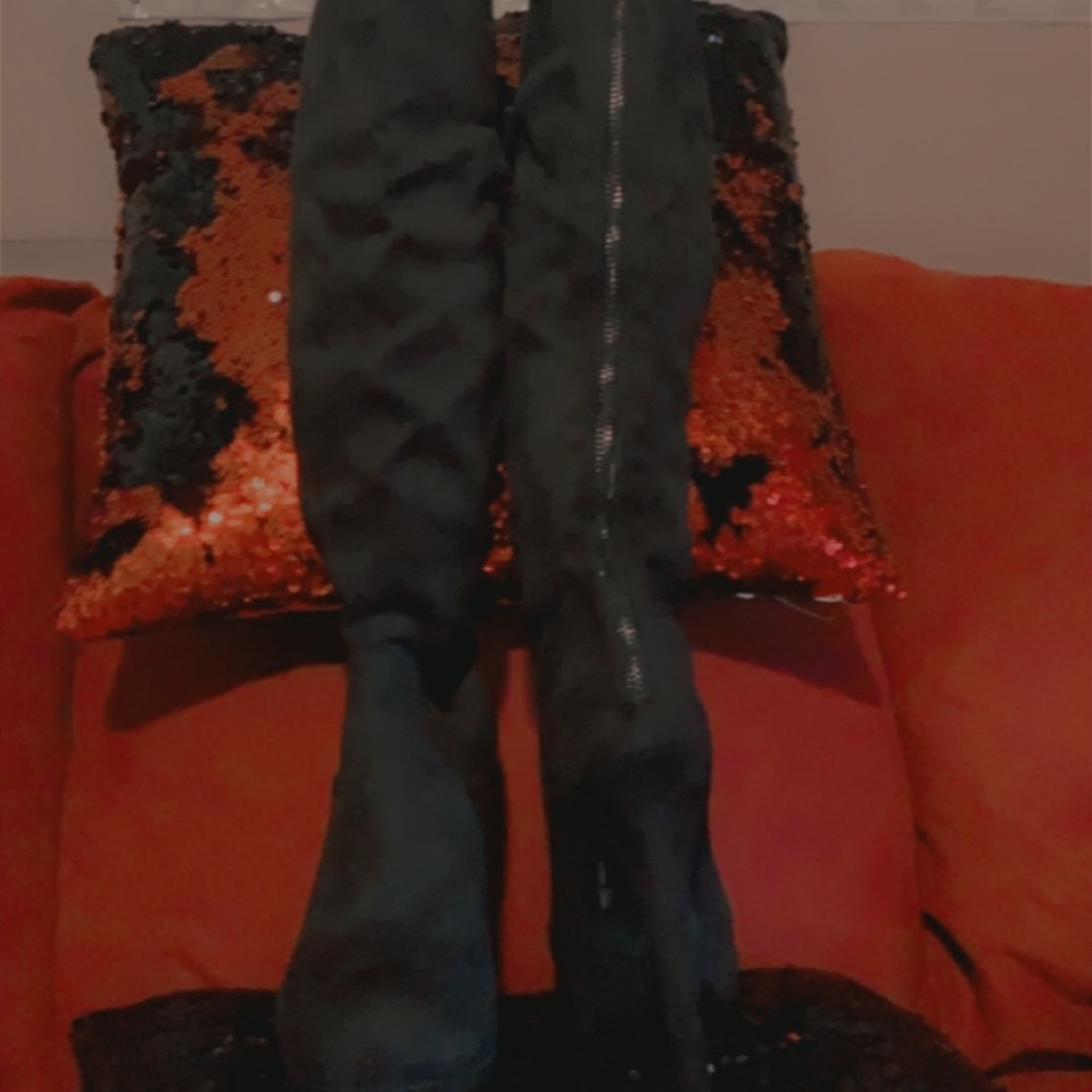 Kim Kardashian Black Manhattan boot 6 1/2